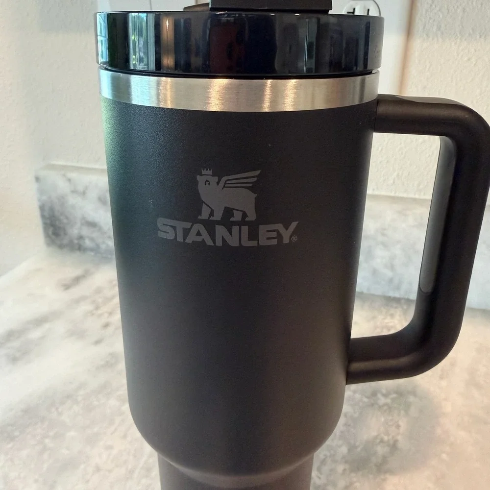 Stanley Quencher H2.0 FlowState Tumbler 40oz Black Insulated Cup Handle - Picture 2 of 5